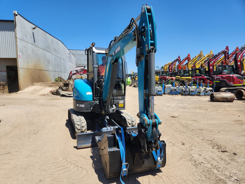 2020 TOYOTA HUSKI M-38U 3.6T EXCAVATOR WITH A/C CAB, TILT HITCH AND 80 HOURS