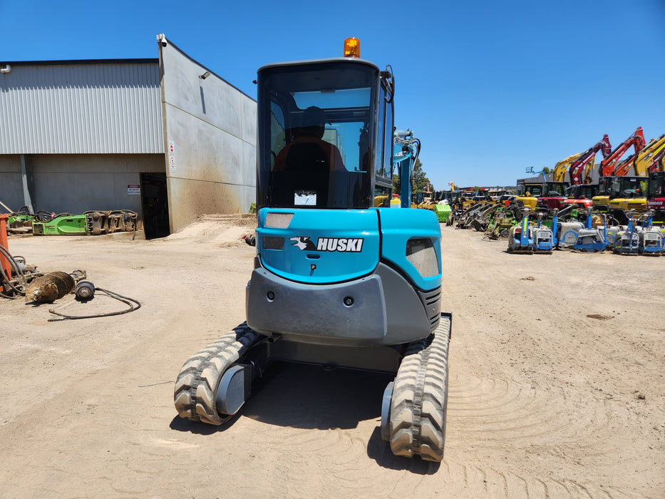 2020 TOYOTA HUSKI M-38U 3.6T EXCAVATOR WITH A/C CAB, TILT HITCH AND 80 HOURS