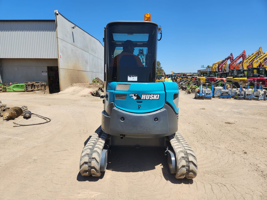 2020 TOYOTA HUSKI M-38U 3.6T EXCAVATOR WITH A/C CAB, TILT HITCH AND 80 HOURS