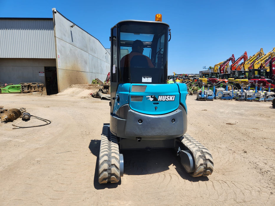 2020 TOYOTA HUSKI M-38U 3.6T EXCAVATOR WITH A/C CAB, TILT HITCH AND 80 HOURS