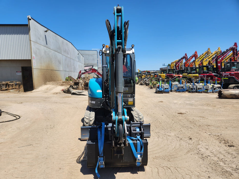 2020 TOYOTA HUSKI M-38U 3.6T EXCAVATOR WITH A/C CAB, TILT HITCH AND 80 HOURS