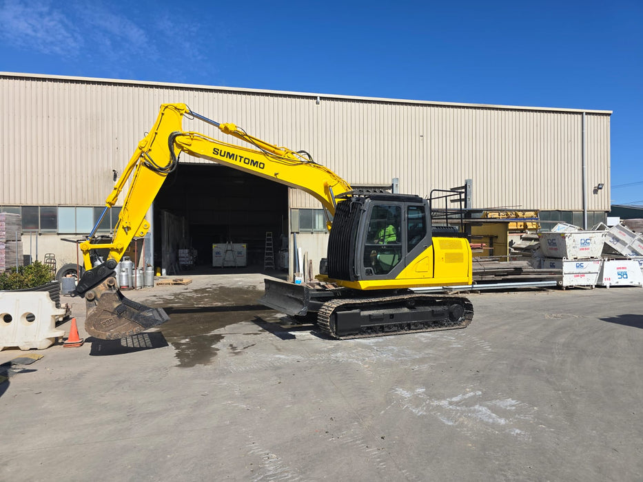 2016 SUMITOMO SH130-6 13T EXCAVATOR WITH CIVIL SPEC AND SIEVE BUCKET