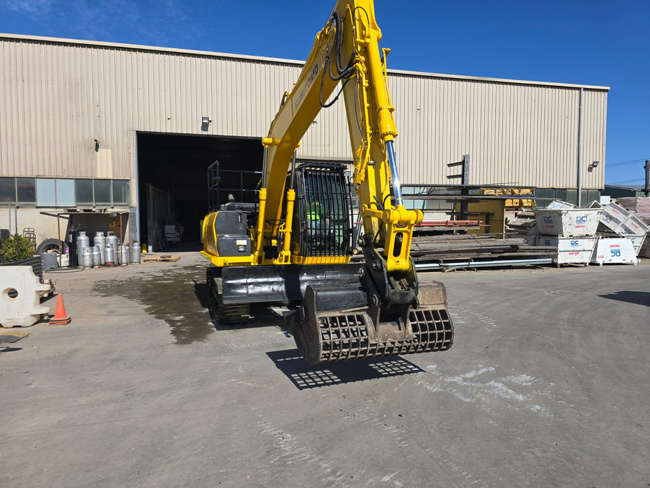 2016 SUMITOMO SH130-6 13T EXCAVATOR WITH CIVIL SPEC AND SIEVE BUCKET