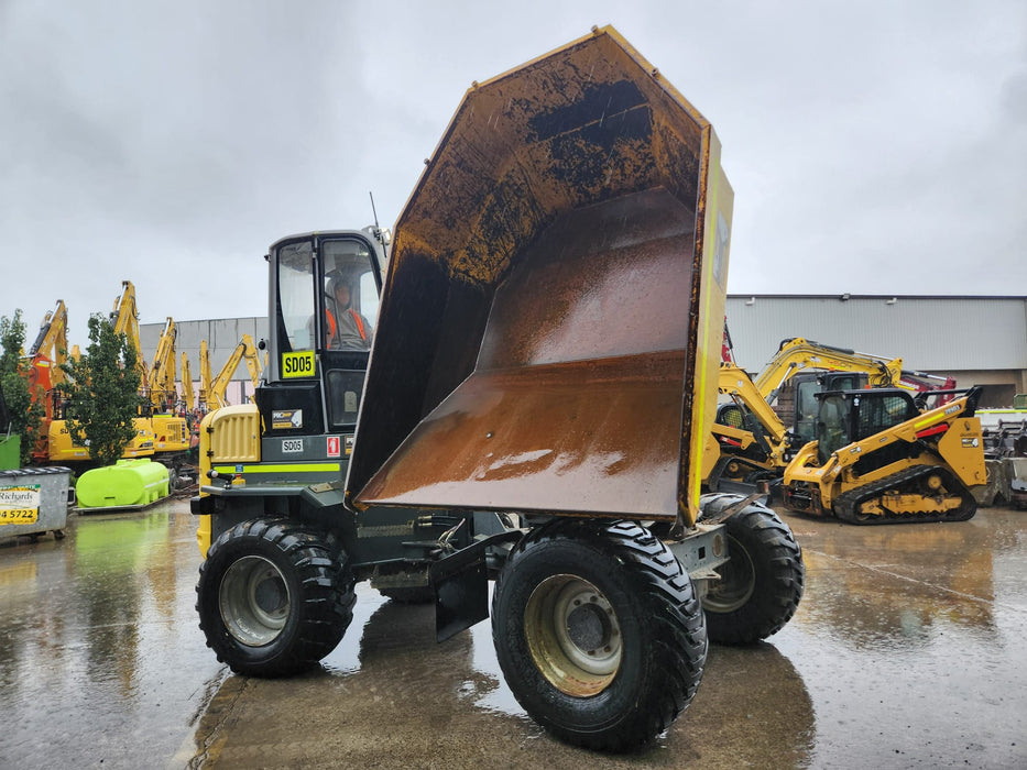 2017 WACKER NEUSON DW90 9T ARTICULATED SWIVEL SKIP DUMPER WITH 2550 HOURS