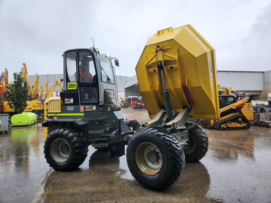 2017 WACKER NEUSON DW90 9T ARTICULATED SWIVEL SKIP DUMPER WITH 2550 HOURS