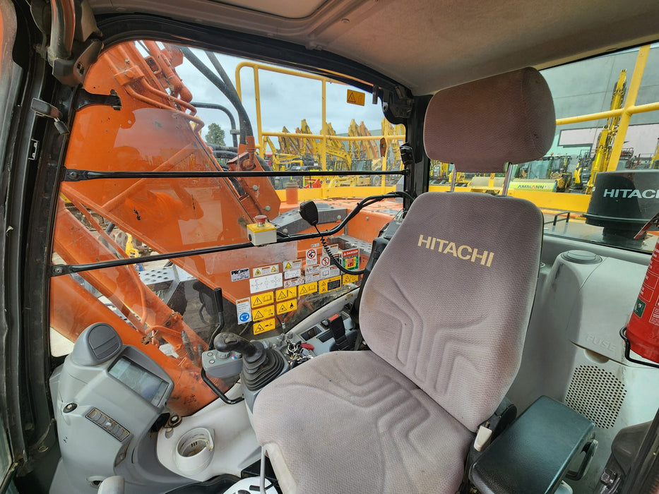 2020 HITACHI ZX135US-5 15T EXCAVATOR (E263) WITH TILT HITCH AND 3405HRS