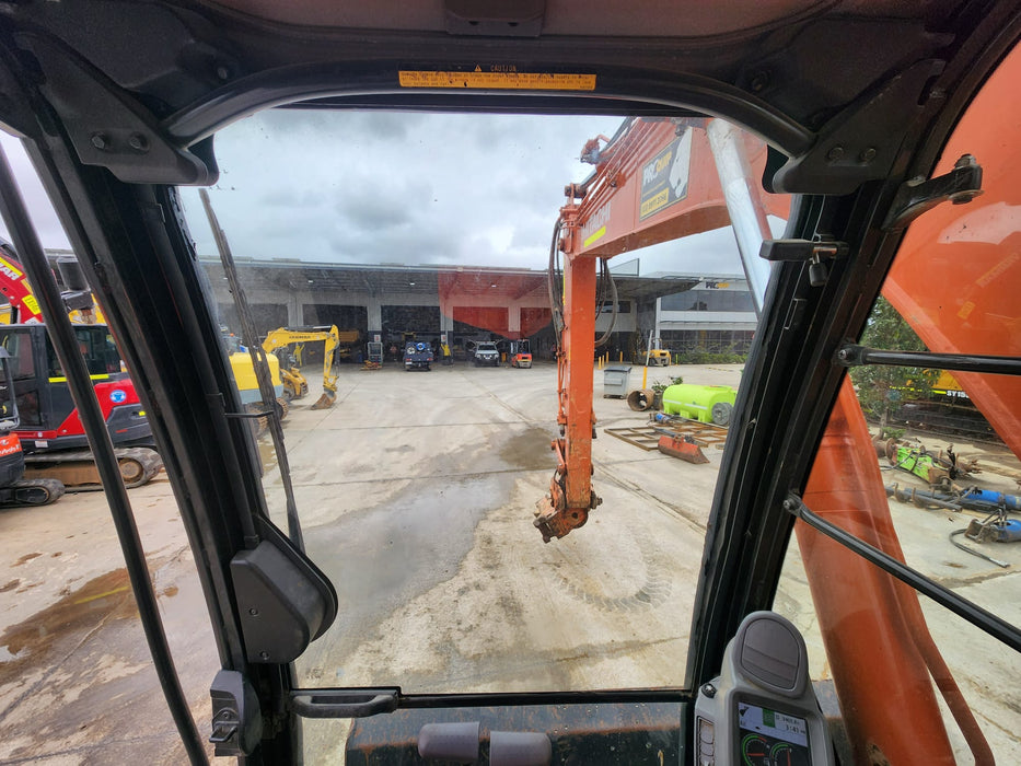 2020 HITACHI ZX135US-5 15T EXCAVATOR (E263) WITH TILT HITCH AND 3405HRS