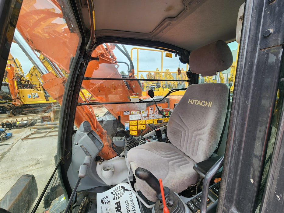 2020 HITACHI ZX135US-5 15T EXCAVATOR (E263) WITH TILT HITCH AND 3405HRS