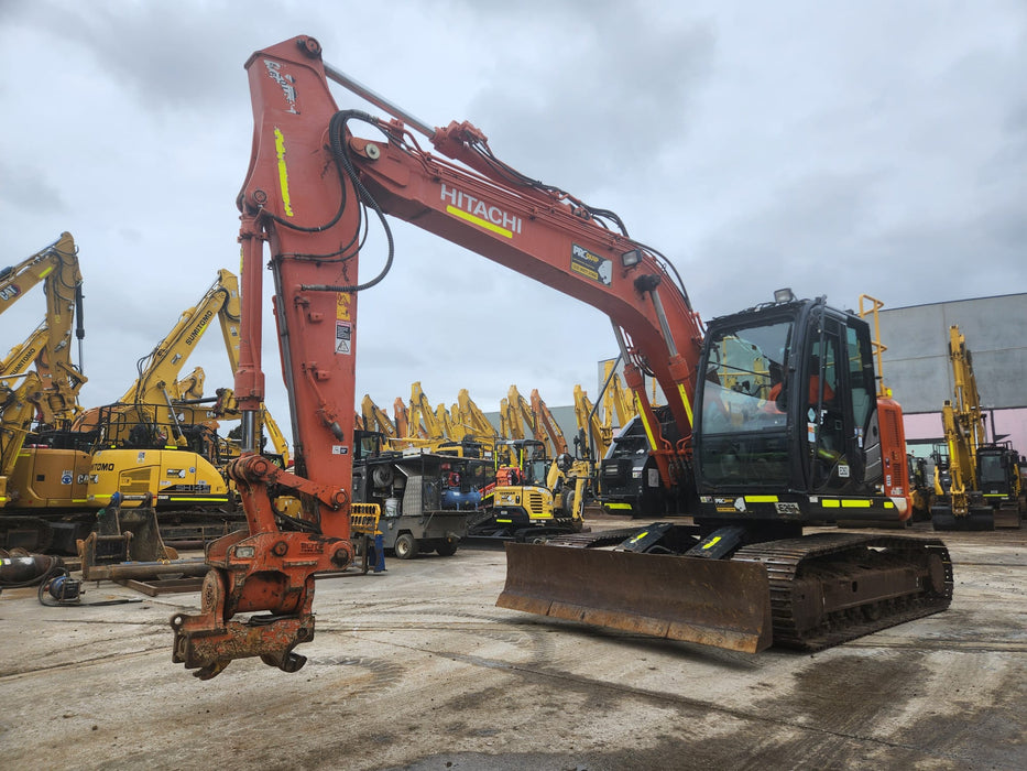 2020 HITACHI ZX135US-5 15T EXCAVATOR (E263) WITH TILT HITCH AND 3405HRS