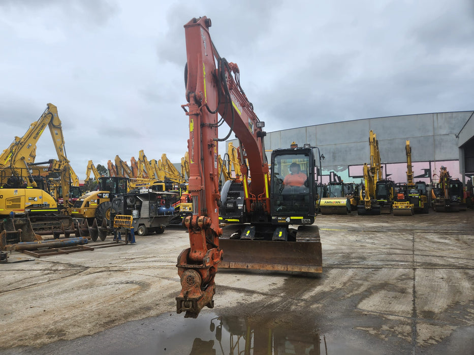 2020 HITACHI ZX135US-5 15T EXCAVATOR (E263) WITH TILT HITCH AND 3405HRS