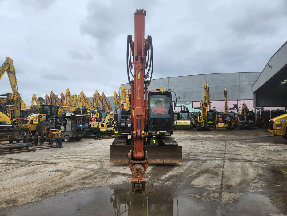 2020 HITACHI ZX135US-5 15T EXCAVATOR (E263) WITH TILT HITCH AND 3405HRS