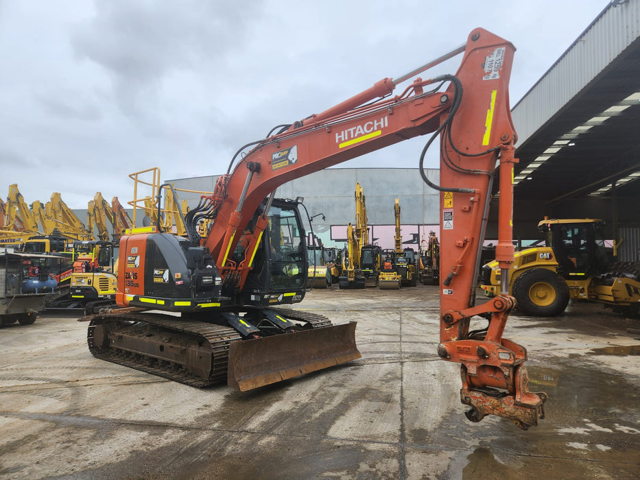 2020 HITACHI ZX135US-5 15T EXCAVATOR (E263) WITH TILT HITCH AND 3405HRS