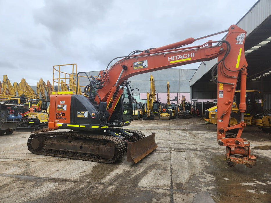 2020 HITACHI ZX135US-5 15T EXCAVATOR (E263) WITH TILT HITCH AND 3405HRS