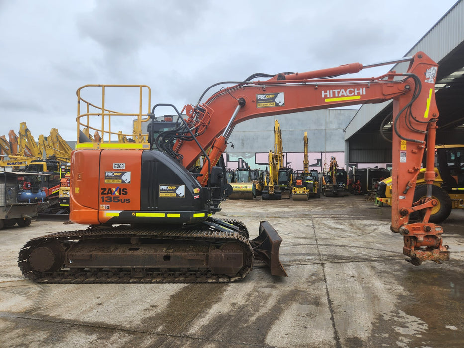 2020 HITACHI ZX135US-5 15T EXCAVATOR (E263) WITH TILT HITCH AND 3405HRS