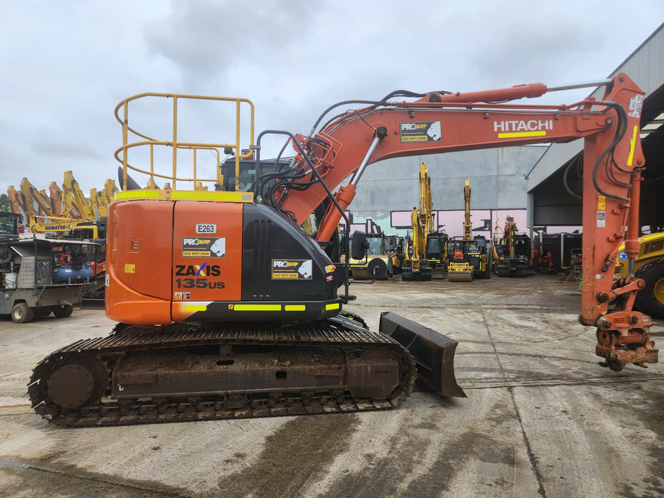 2020 HITACHI ZX135US-5 15T EXCAVATOR (E263) WITH TILT HITCH AND 3405HRS