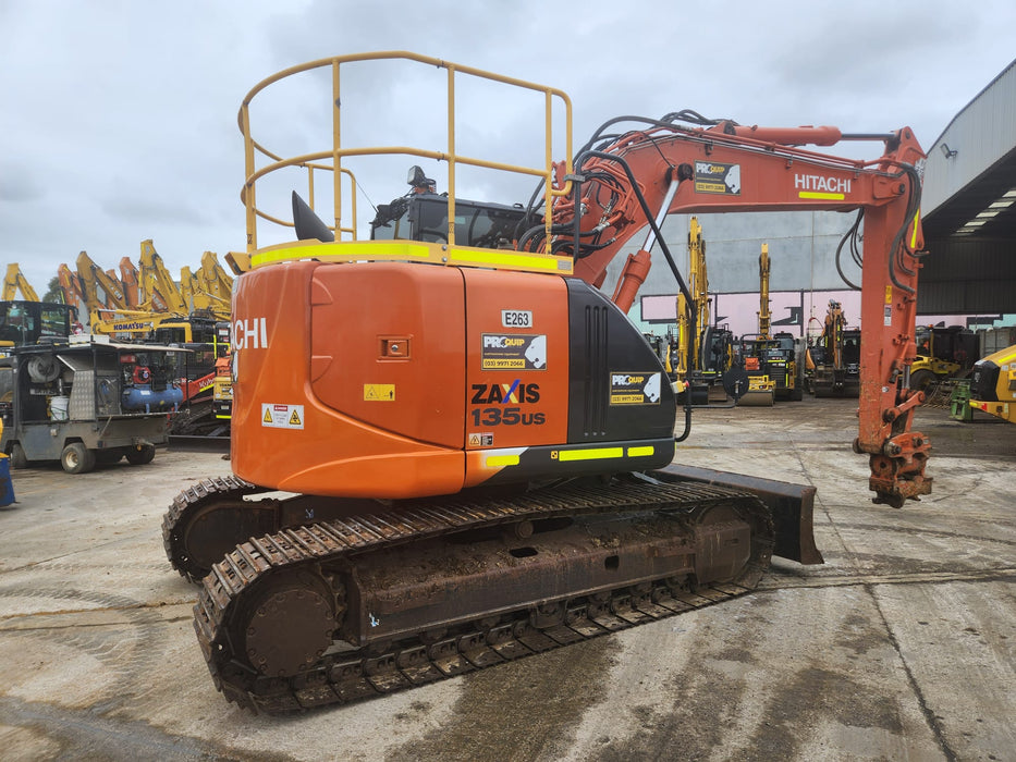 2020 HITACHI ZX135US-5 15T EXCAVATOR (E263) WITH TILT HITCH AND 3405HRS