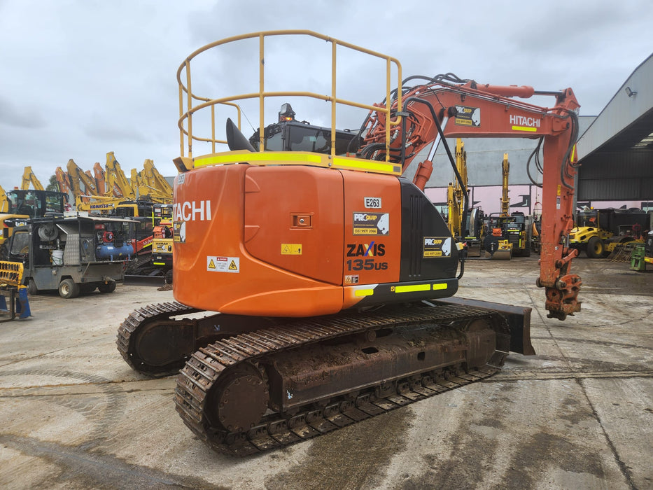 2020 HITACHI ZX135US-5 15T EXCAVATOR (E263) WITH TILT HITCH AND 3405HRS