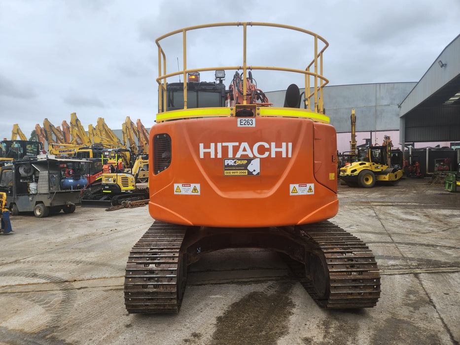 2020 HITACHI ZX135US-5 15T EXCAVATOR (E263) WITH TILT HITCH AND 3405HRS