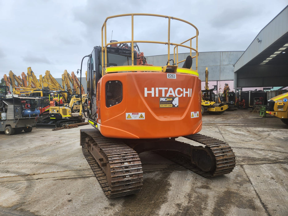 2020 HITACHI ZX135US-5 15T EXCAVATOR (E263) WITH TILT HITCH AND 3405HRS