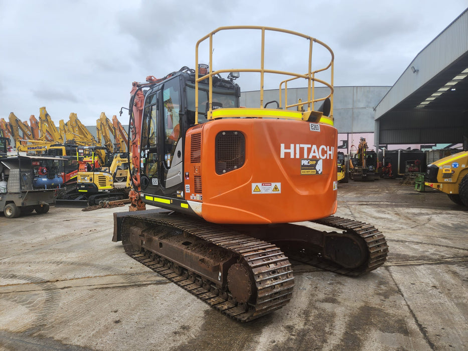 2020 HITACHI ZX135US-5 15T EXCAVATOR (E263) WITH TILT HITCH AND 3405HRS