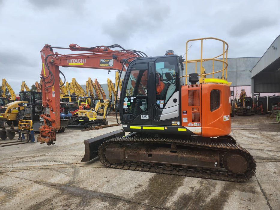 2020 HITACHI ZX135US-5 15T EXCAVATOR (E263) WITH TILT HITCH AND 3405HRS