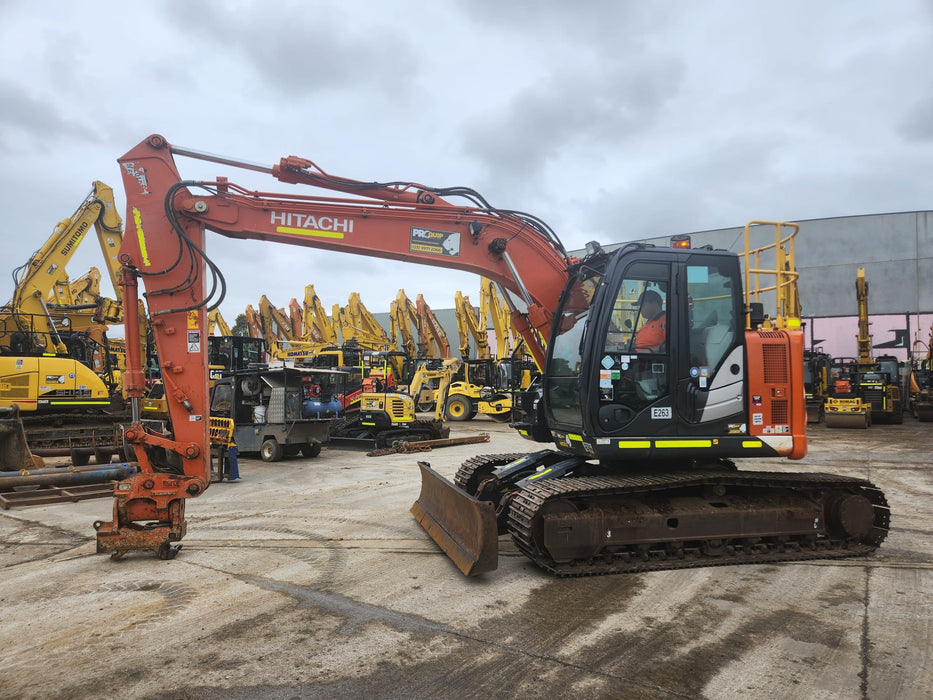 2020 HITACHI ZX135US-5 15T EXCAVATOR (E263) WITH TILT HITCH AND 3405HRS