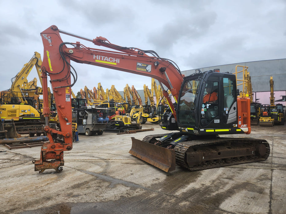 2020 HITACHI ZX135US-5 15T EXCAVATOR (E263) WITH TILT HITCH AND 3405HRS