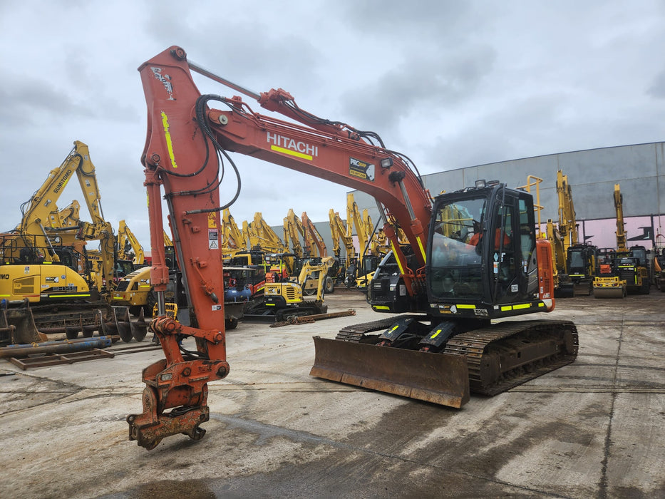 2020 HITACHI ZX135US-5 15T EXCAVATOR (E263) WITH TILT HITCH AND 3405HRS