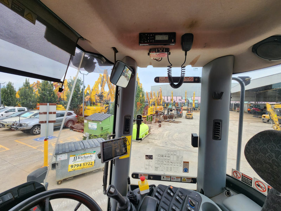 2020 CASE 621F 12T ARTIC WHEEL LOADER (L131) WITH HITCH, FORKS AND 2810 HOURS