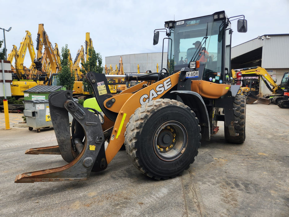 2020 CASE 621F 12T ARTIC WHEEL LOADER (L131) WITH HITCH, FORKS AND 2810 HOURS