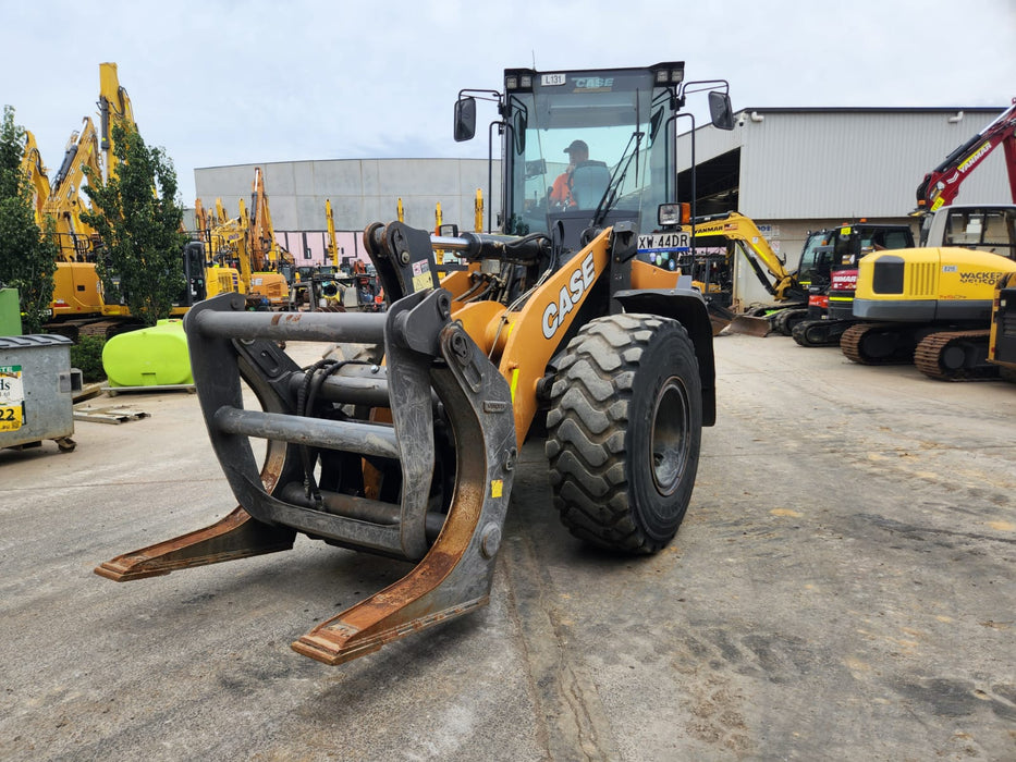 2020 CASE 621F 12T ARTIC WHEEL LOADER (L131) WITH HITCH, FORKS AND 2810 HOURS