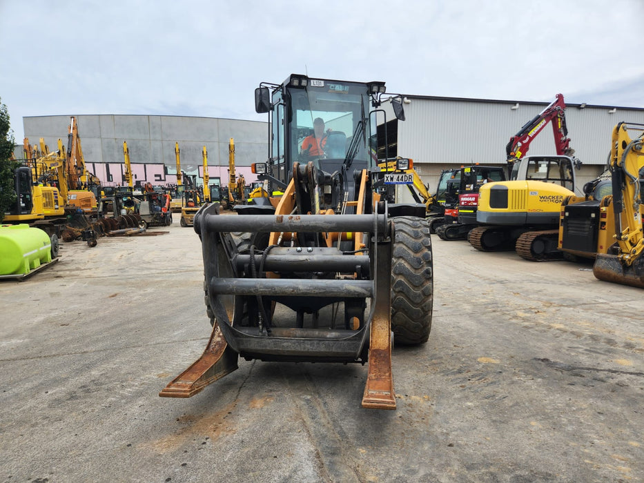 2020 CASE 621F 12T ARTIC WHEEL LOADER (L131) WITH HITCH, FORKS AND 2810 HOURS