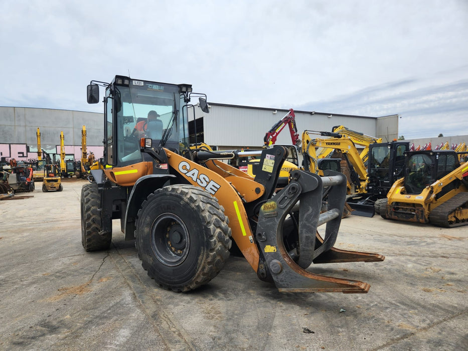 2020 CASE 621F 12T ARTIC WHEEL LOADER (L131) WITH HITCH, FORKS AND 2810 HOURS