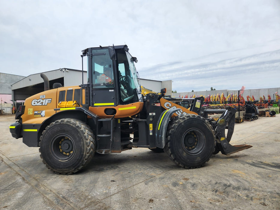 2020 CASE 621F 12T ARTIC WHEEL LOADER (L131) WITH HITCH, FORKS AND 2810 HOURS