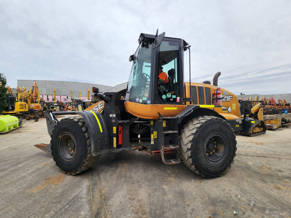 2020 CASE 621F 12T ARTIC WHEEL LOADER (L131) WITH HITCH, FORKS AND 2810 HOURS