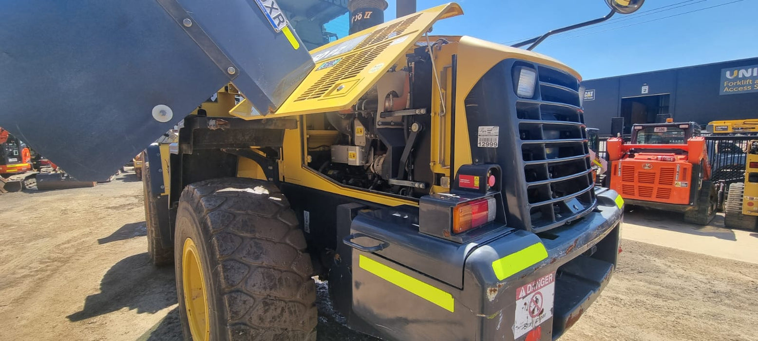 2019 KOMATSU WA250PZ-6 ARTIC WHEEL LOADER WITH HITCH, FORKS, 6850 HOURS