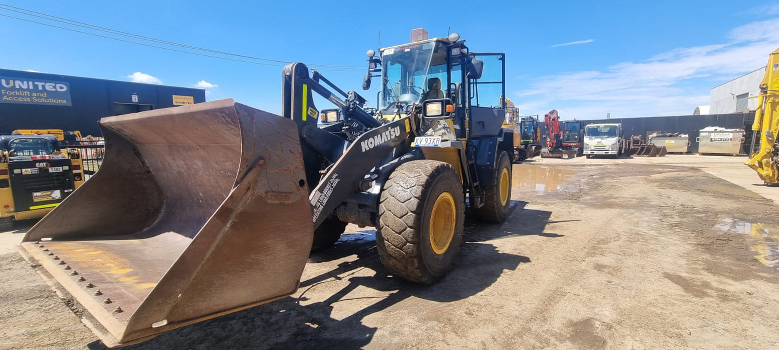 2019 KOMATSU WA250PZ-6 ARTIC WHEEL LOADER WITH HITCH, FORKS, 6850 HOURS