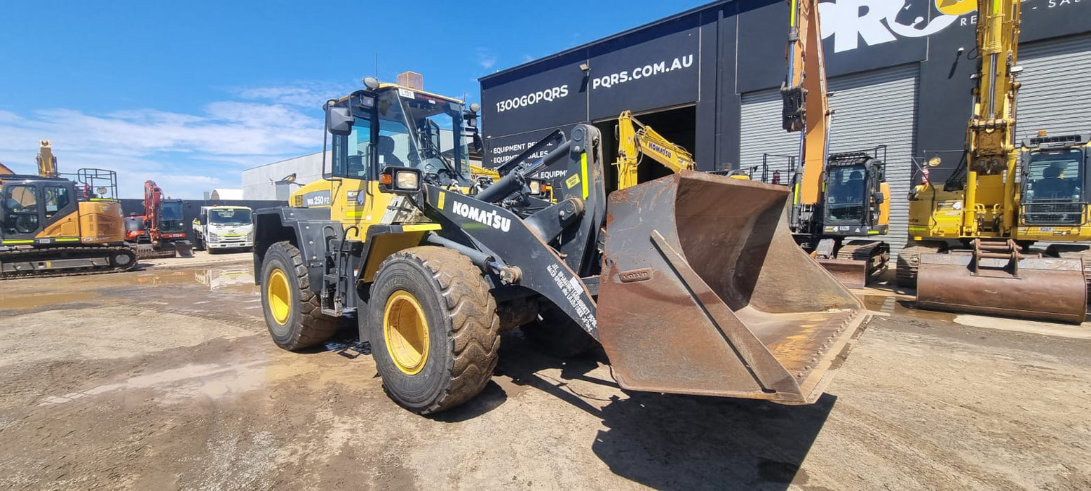 2019 KOMATSU WA250PZ-6 ARTIC WHEEL LOADER WITH HITCH, FORKS, 6850 HOURS