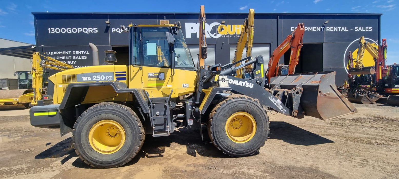 2019 KOMATSU WA250PZ-6 ARTIC WHEEL LOADER WITH HITCH, FORKS, 6850 HOURS