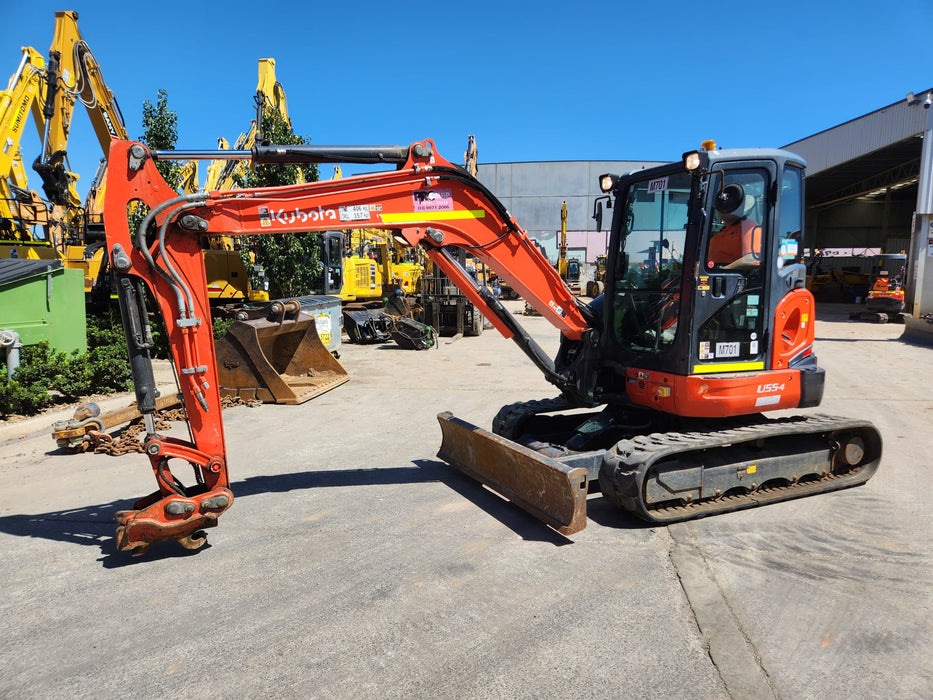 2021 KUBOTA U55-4 (M701) WITH FULL CAB, HITCH, BUCKETS,RAIL SPEC AND 1355 HRS