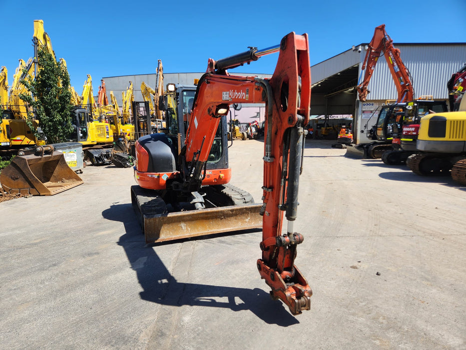 2021 KUBOTA U55-4 (M701) WITH FULL CAB, HITCH, BUCKETS,RAIL SPEC AND 1355 HRS