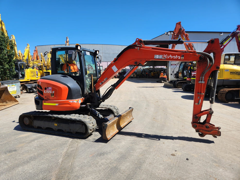 2021 KUBOTA U55-4 (M701) WITH FULL CAB, HITCH, BUCKETS,RAIL SPEC AND 1355 HRS