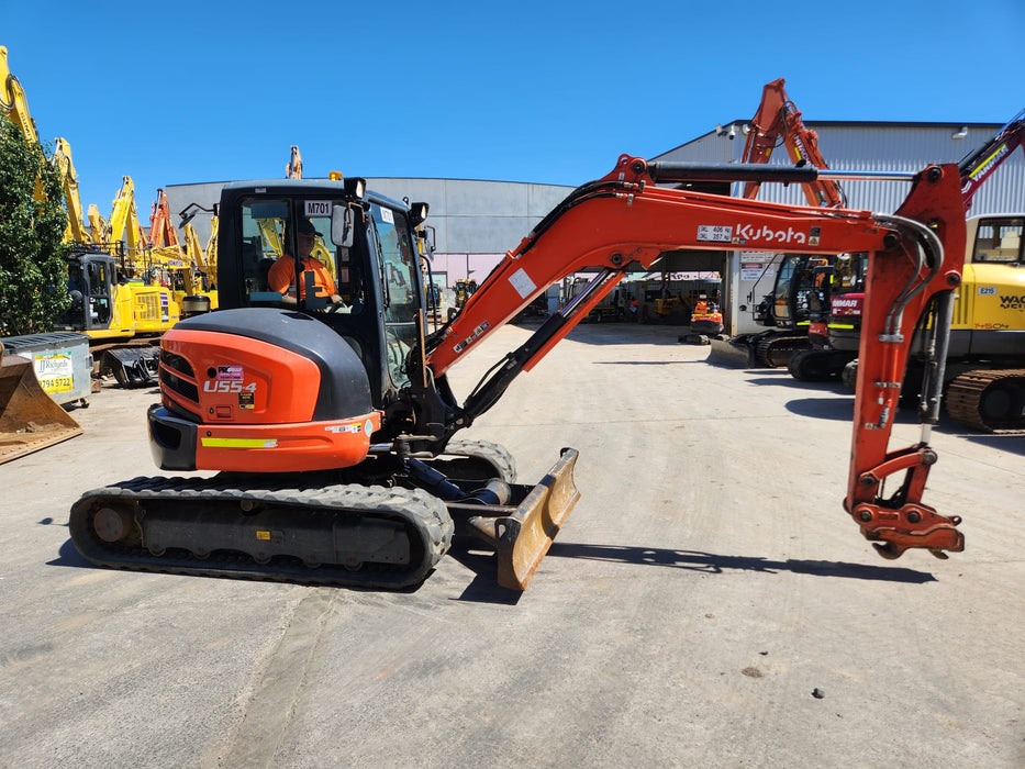 2021 KUBOTA U55-4 (M701) WITH FULL CAB, HITCH, BUCKETS,RAIL SPEC AND 1355 HRS