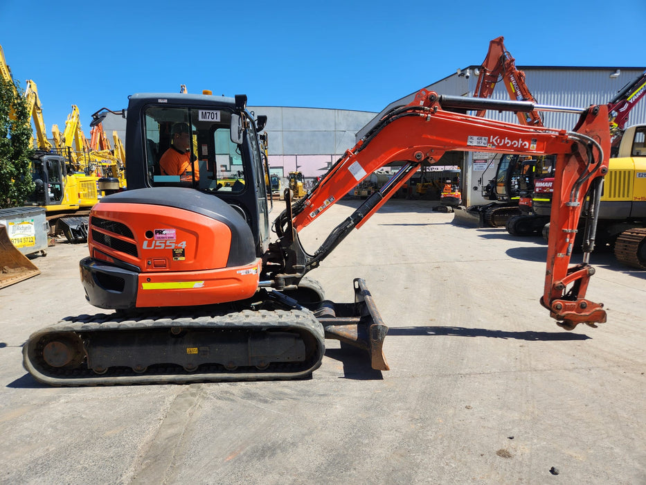 2021 KUBOTA U55-4 (M701) WITH FULL CAB, HITCH, BUCKETS,RAIL SPEC AND 1355 HRS