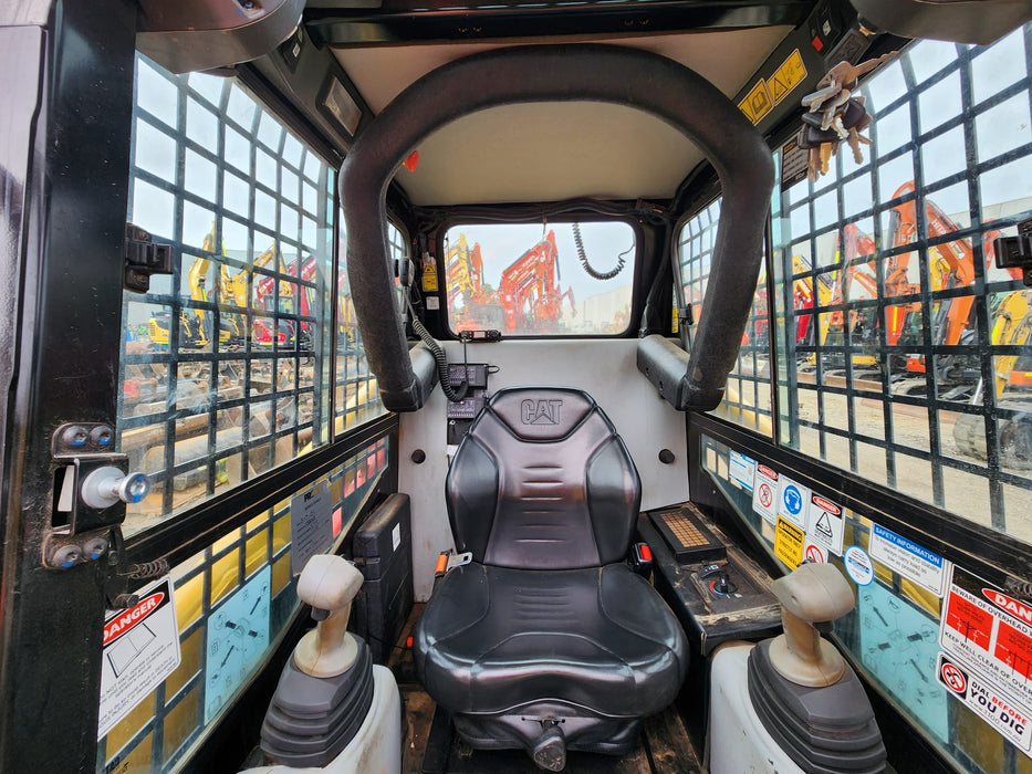 2023 CAT 226B3 SKID STEER (S156) WITH 4 IN 1 BUCKET, FULL CIVIL SPEC AND 320 HRS
