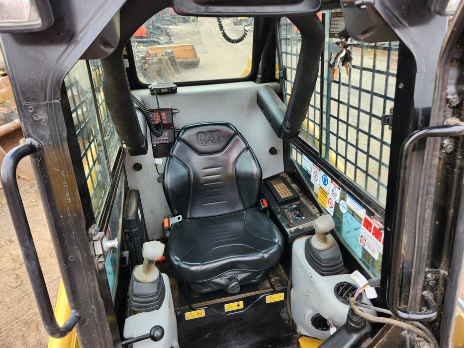 2023 CAT 226B3 SKID STEER (S156) WITH 4 IN 1 BUCKET, FULL CIVIL SPEC AND 320 HRS