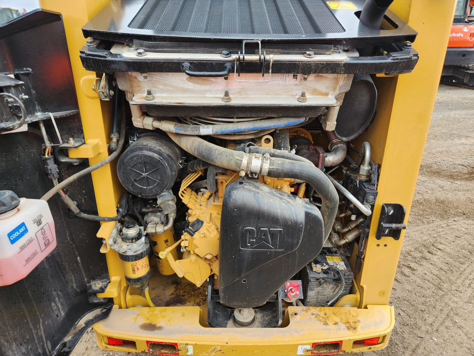 2023 CAT 226B3 SKID STEER (S156) WITH 4 IN 1 BUCKET, FULL CIVIL SPEC AND 320 HRS