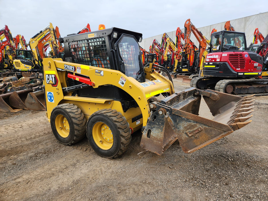2023 CAT 226B3 SKID STEER (S156) WITH 4 IN 1 BUCKET, FULL CIVIL SPEC AND 320 HRS