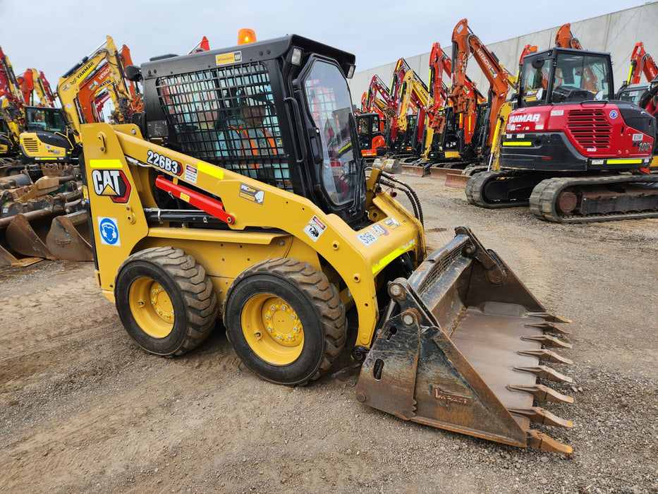 2023 CAT 226B3 SKID STEER (S156) WITH 4 IN 1 BUCKET, FULL CIVIL SPEC AND 320 HRS