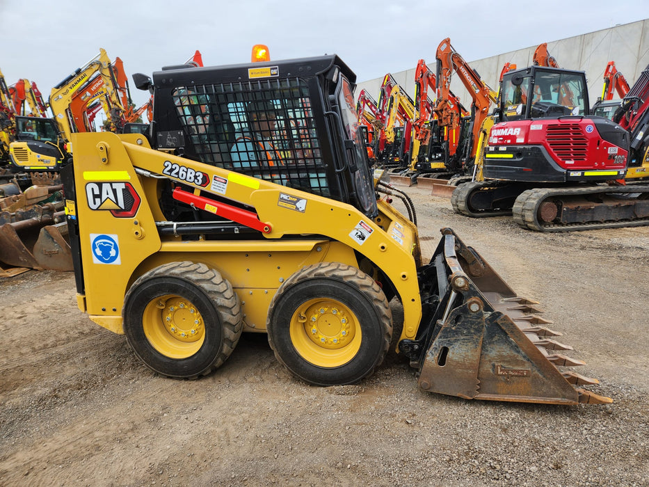 2023 CAT 226B3 SKID STEER (S156) WITH 4 IN 1 BUCKET, FULL CIVIL SPEC AND 320 HRS